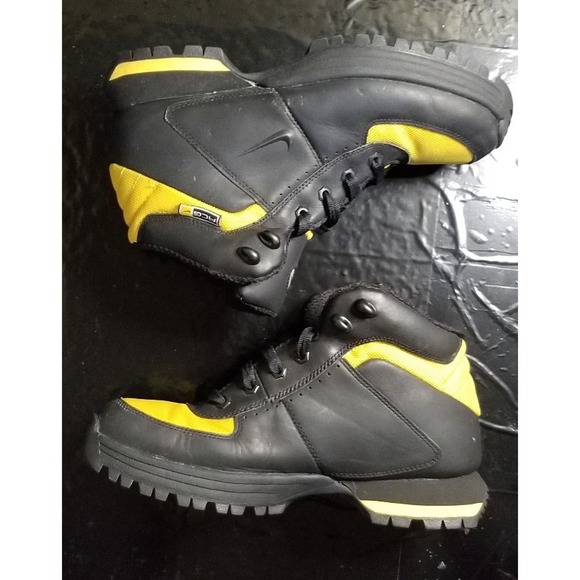 Nike ACG Boots - Picture 4 of 9